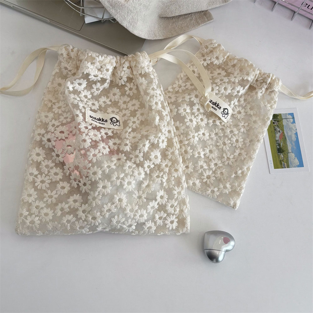 Spitzenbestickte Gänseblümchen – Beauty Preservation Makeup Bag Bewertung und Preis